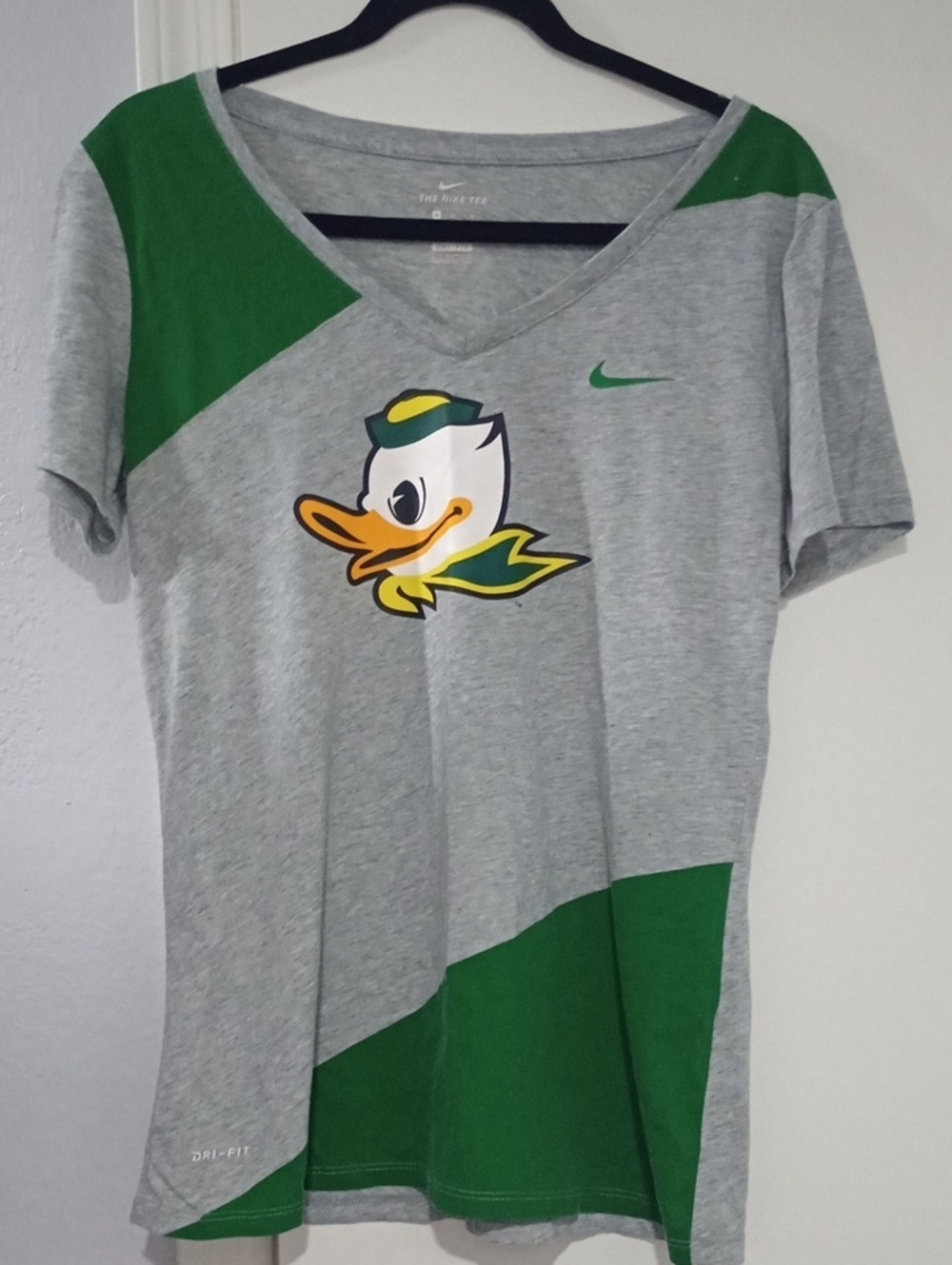Nike Women's Gray and Green Oregon Ducks V‑Neck Tee with Duck Logo Size M